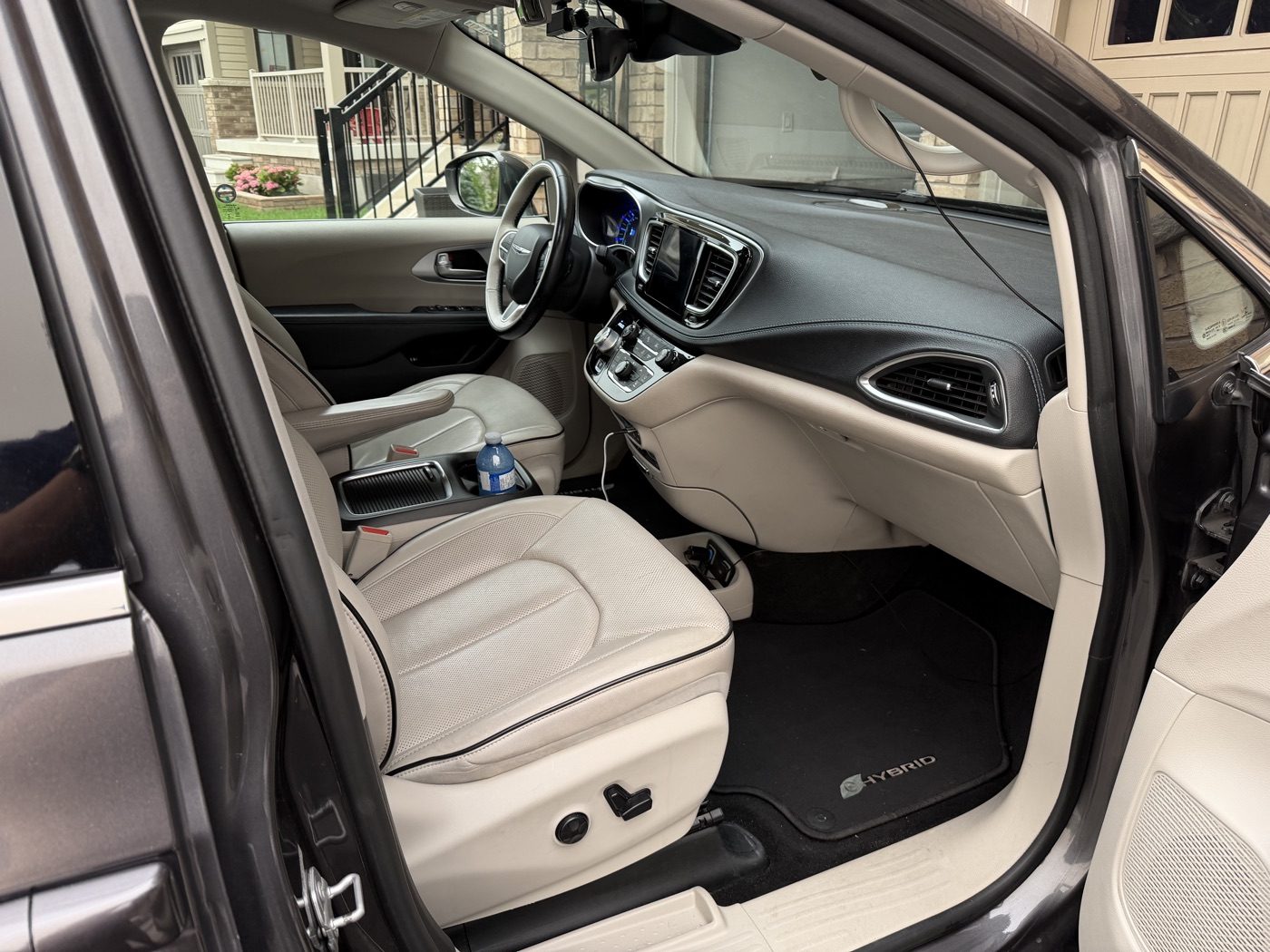 Chrysler minivan front interior after detailing