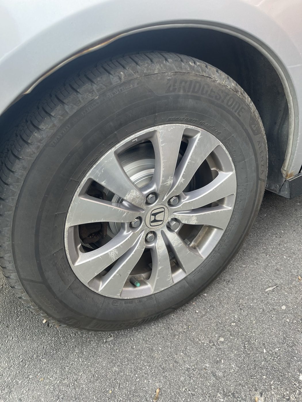 Honda Odyssey wheel before detailing